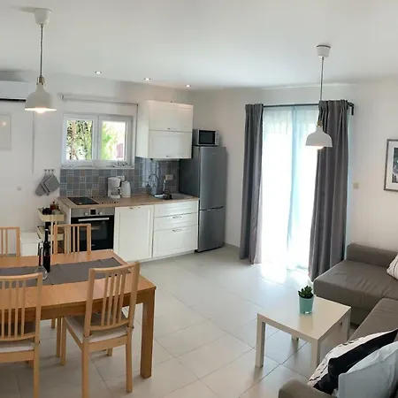 17 Pines Lägenhet Makarska