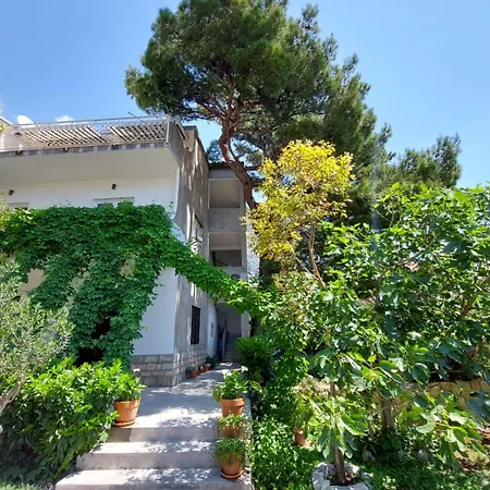 17 Pines Lägenhet Makarska