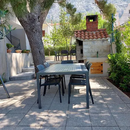 17 Pines Lägenhet Makarska