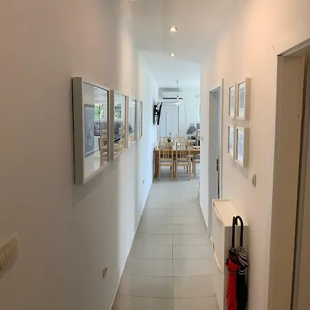 17 Pines Apartment *