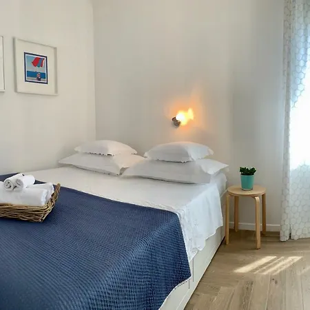 17 Pines Apartment *