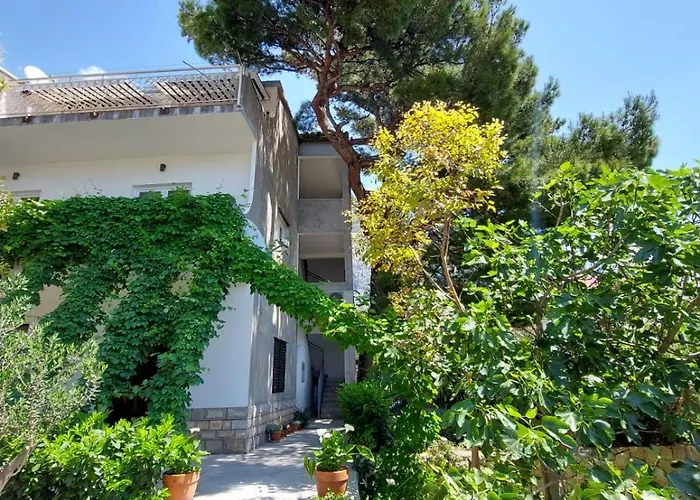17 Pines Apartment Makarska