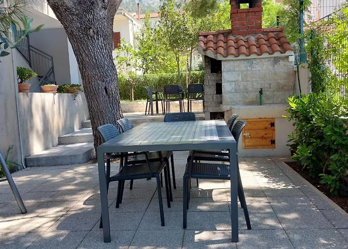 17 Pines Apartment Makarska