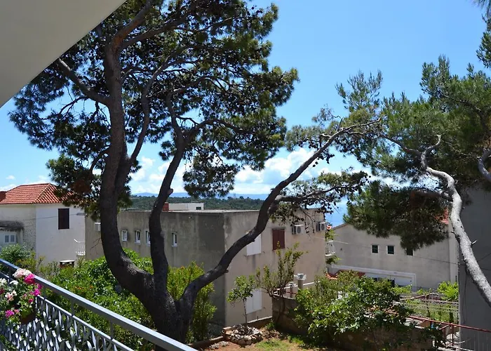 17 Pines Apartment