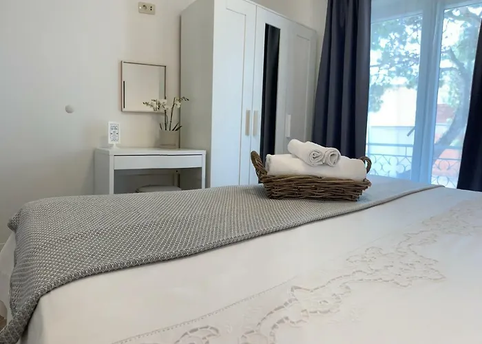 Apartment 17 Pines *