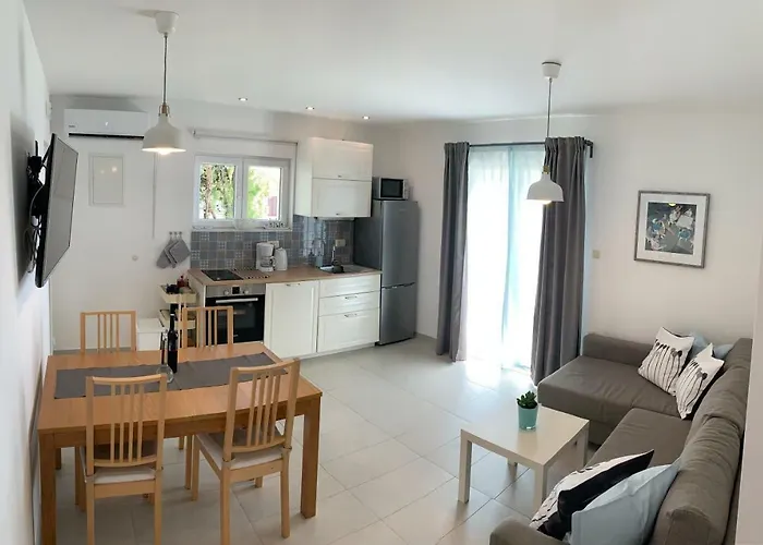 17 Pines Apartment Makarska