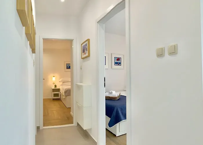 17 Pines Apartment