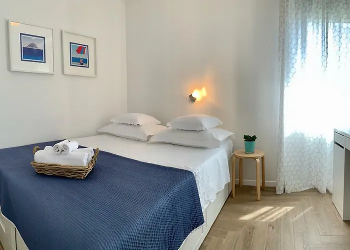 17 Pines Apartment *