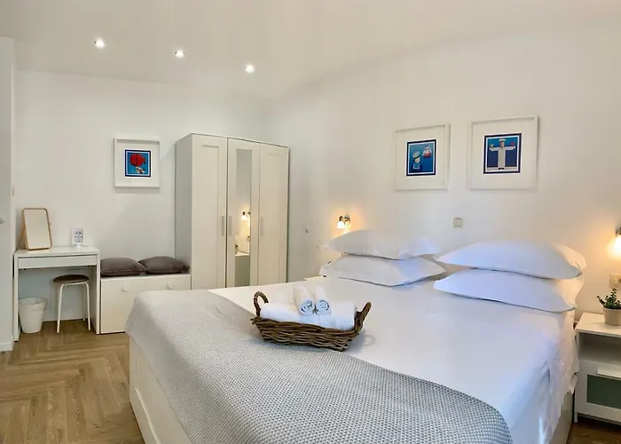 17 Pines * Makarska